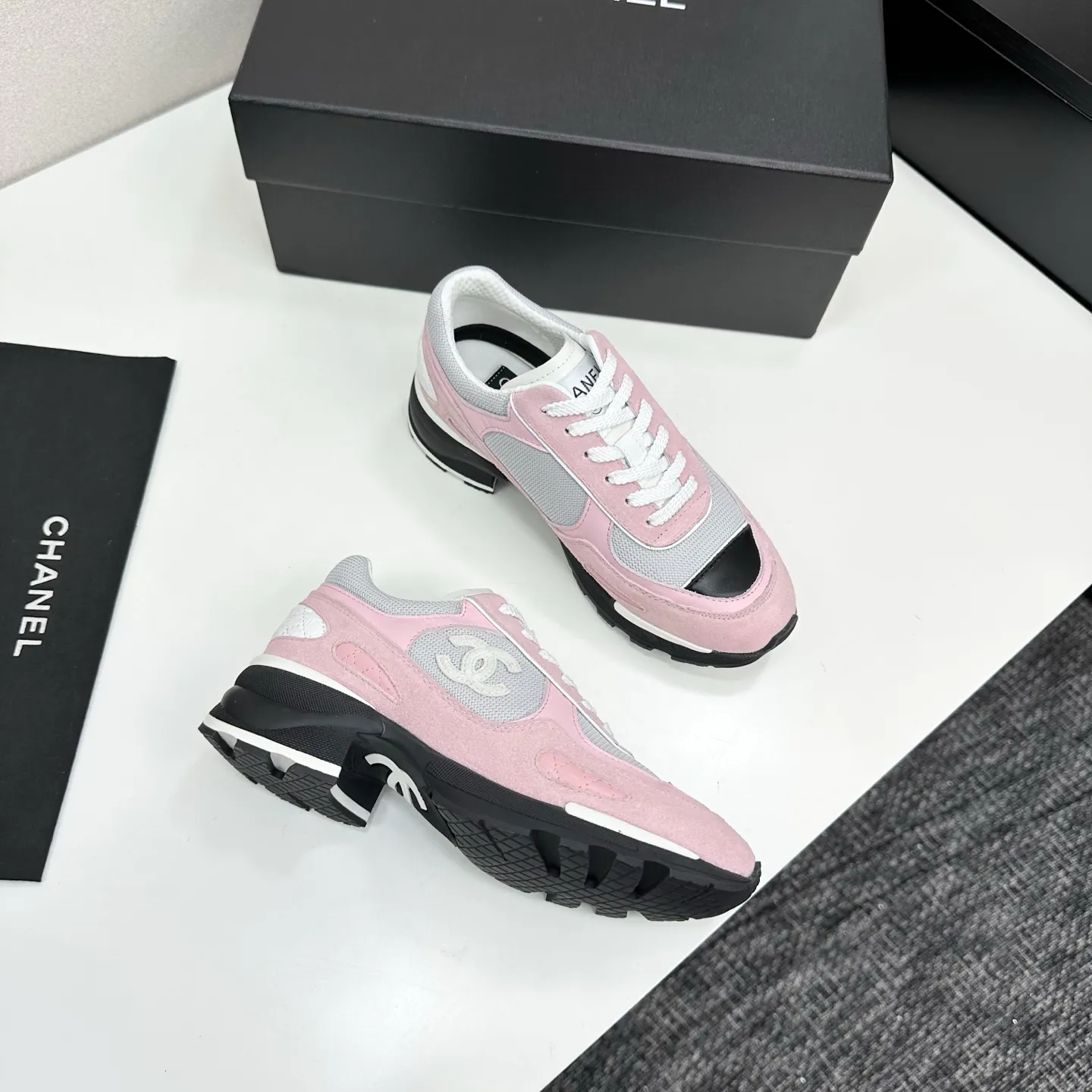 👟👟Ex-factory price 640👟👟Chanel Panda Shoes! 2025 counter's top casual sports shoes. This classic design; the upper is electro-embroidered with a variety of techniques; the outsole is fashionable and sporty; the unusual inclusion of a variety of color matching elements... The diversified mix and match is very good-looking and versatile, and can be used for leisure, fashion, sports, and outdoor... ꫛꫀꪝ Go➫ Materials: ❶Upper made of: original imported first-layer silk cowhide + original waterproof cloth + original first-layer cowhide ❷Inner lining: Original Yangli+wang ❸ Outsole based on: Original TPU combination outsole Counter boutique packaging complete set for women 35–41